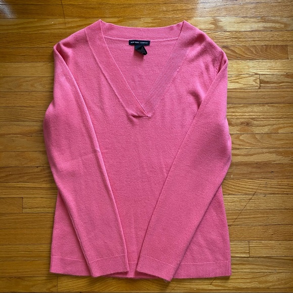 NEW YORK & COMPANY PINK V-NECK SWEATER - Picture 2 of 5